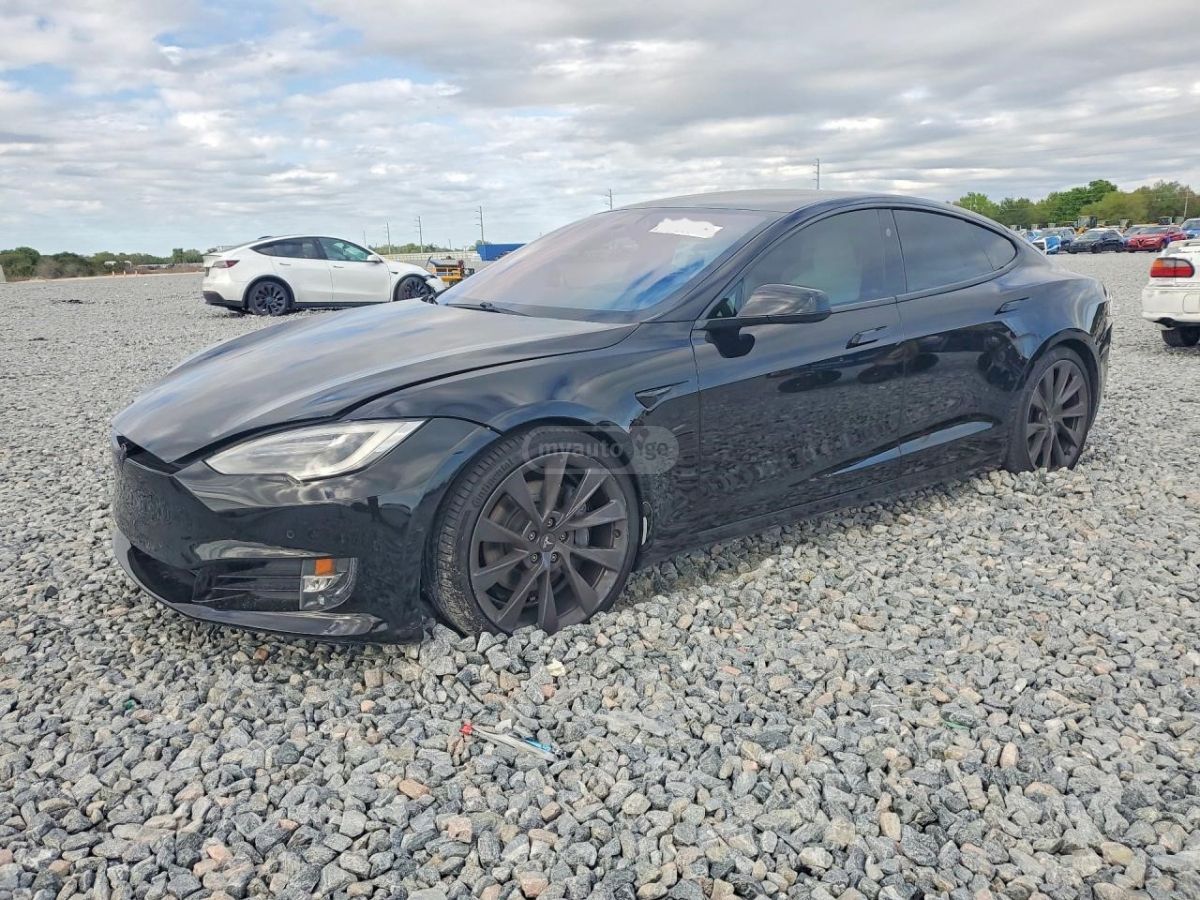 Tesla Model S - фото 7