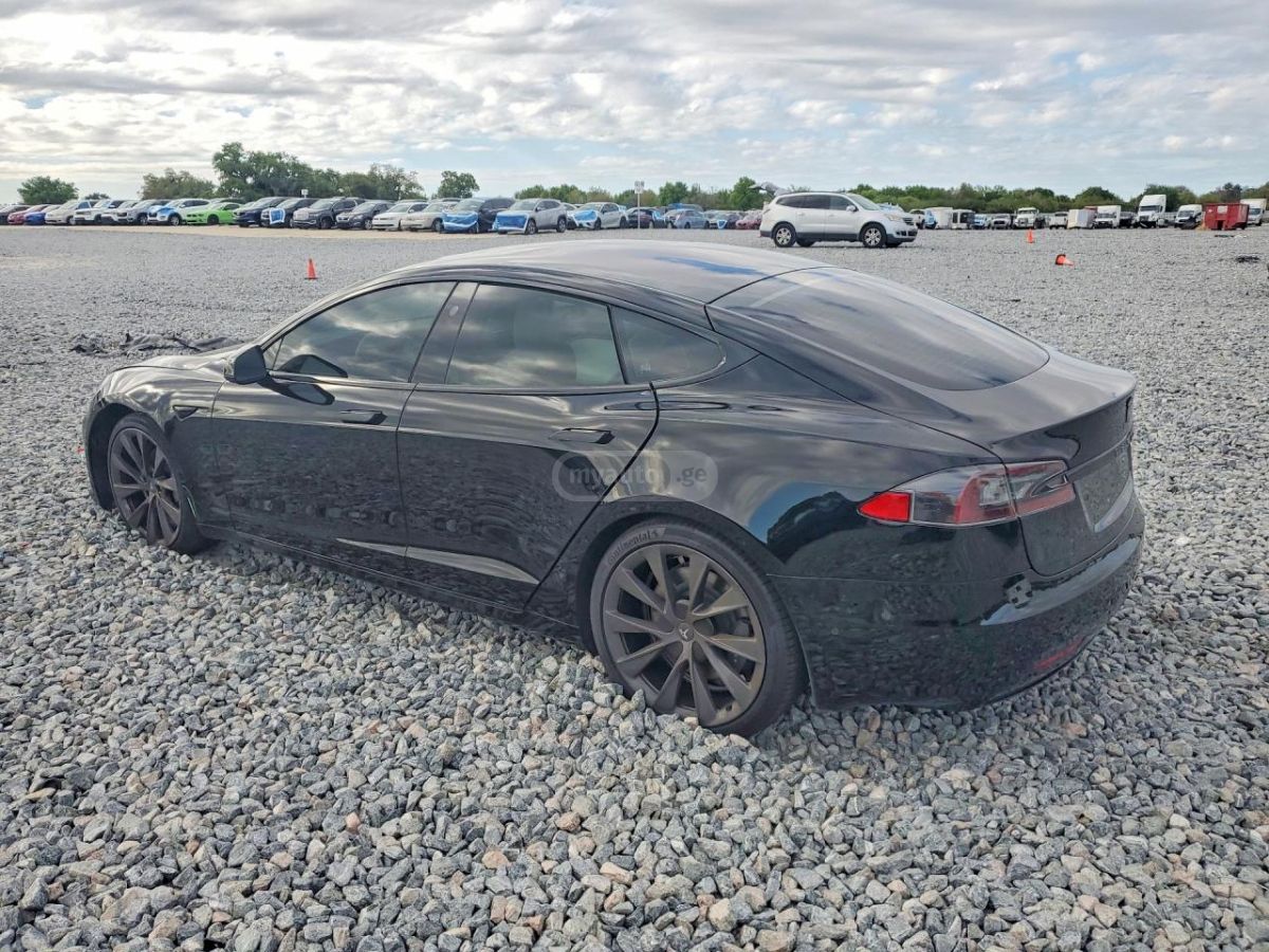 Tesla Model S - фото 8