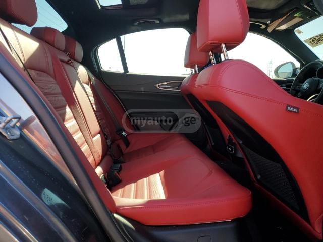 Alfa Romeo Giulia 2024 — миниатюра 10