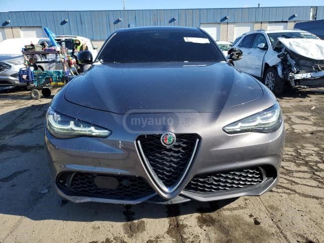 Alfa Romeo Giulia 2024 — миниатюра 2