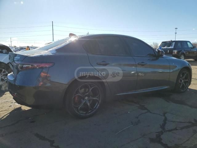 Alfa Romeo Giulia 2024 — миниатюра 3