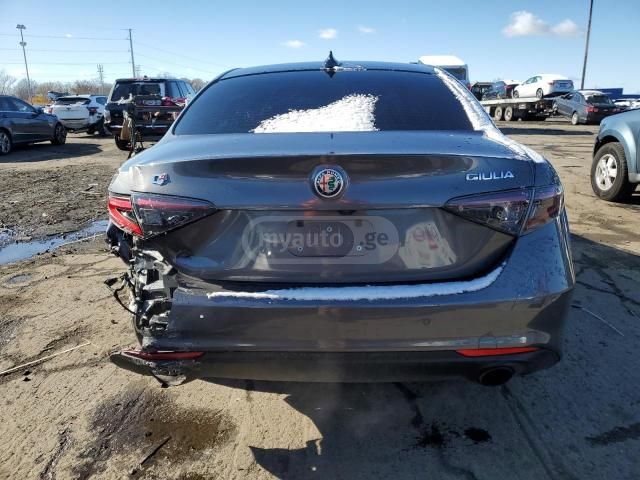 Alfa Romeo Giulia 2024 — миниатюра 4