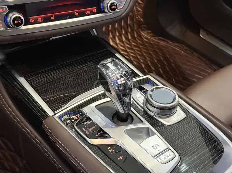 BMW 760 2021 — миниатюра 10