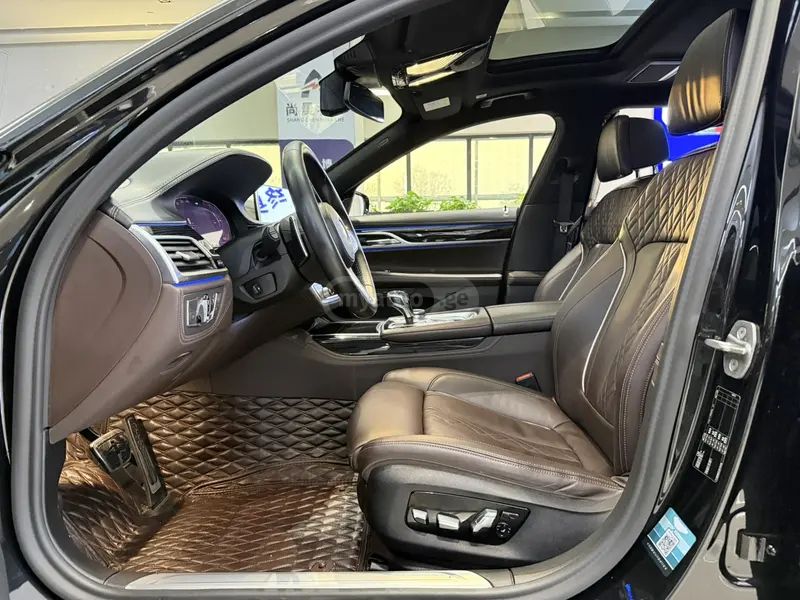 BMW 760 2021 — миниатюра 11