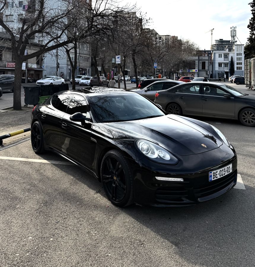 Porsche Panamera - фото 1
