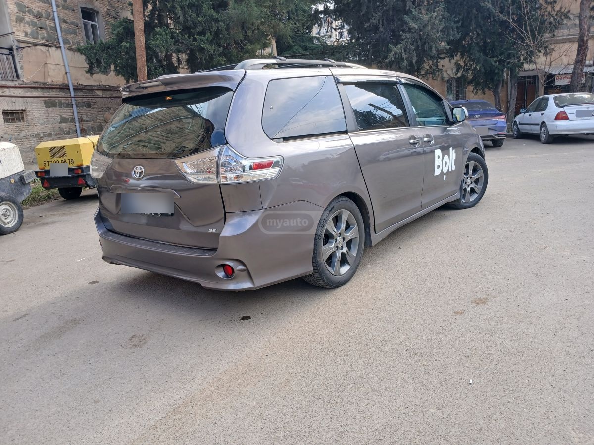 Toyota Sienna - фото 9