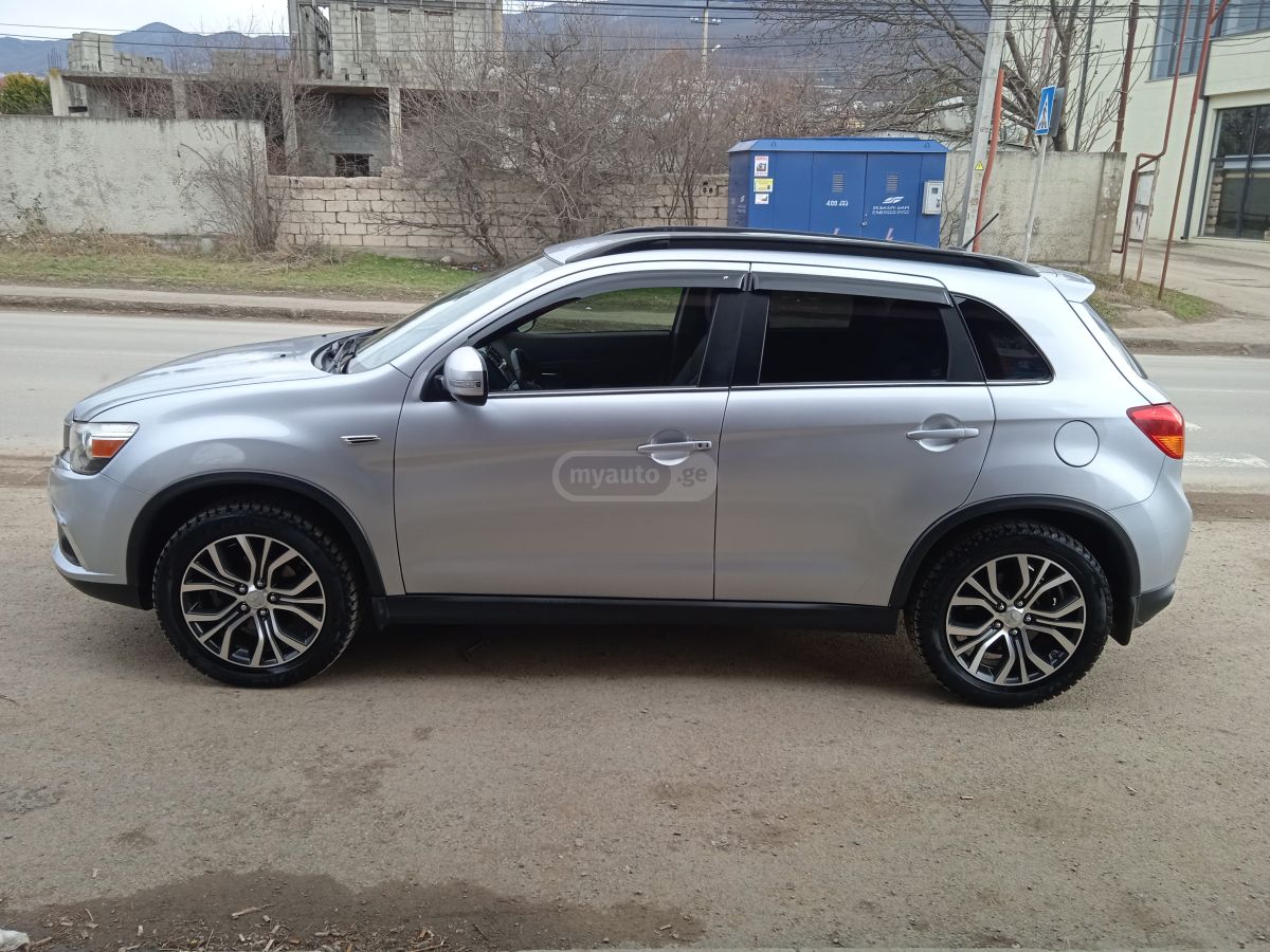 Mitsubishi Outlander Sport - фото 1