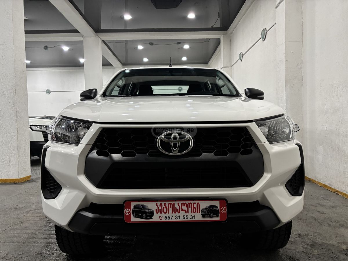 Toyota Hilux - фото 2