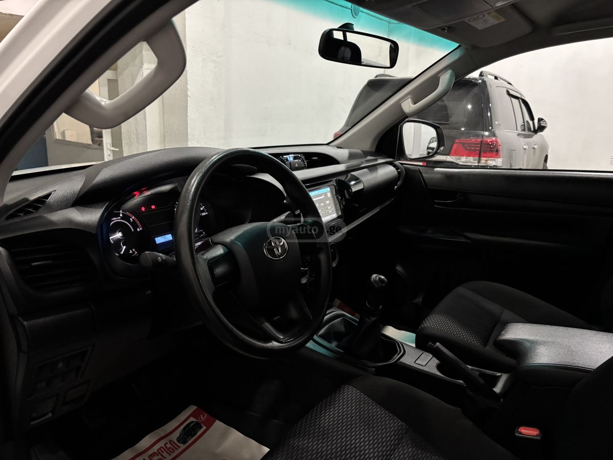 Toyota Hilux - фото 4