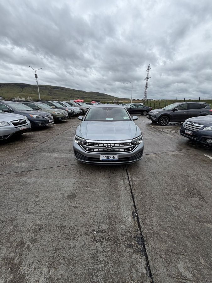 Volkswagen Jetta - фото 1