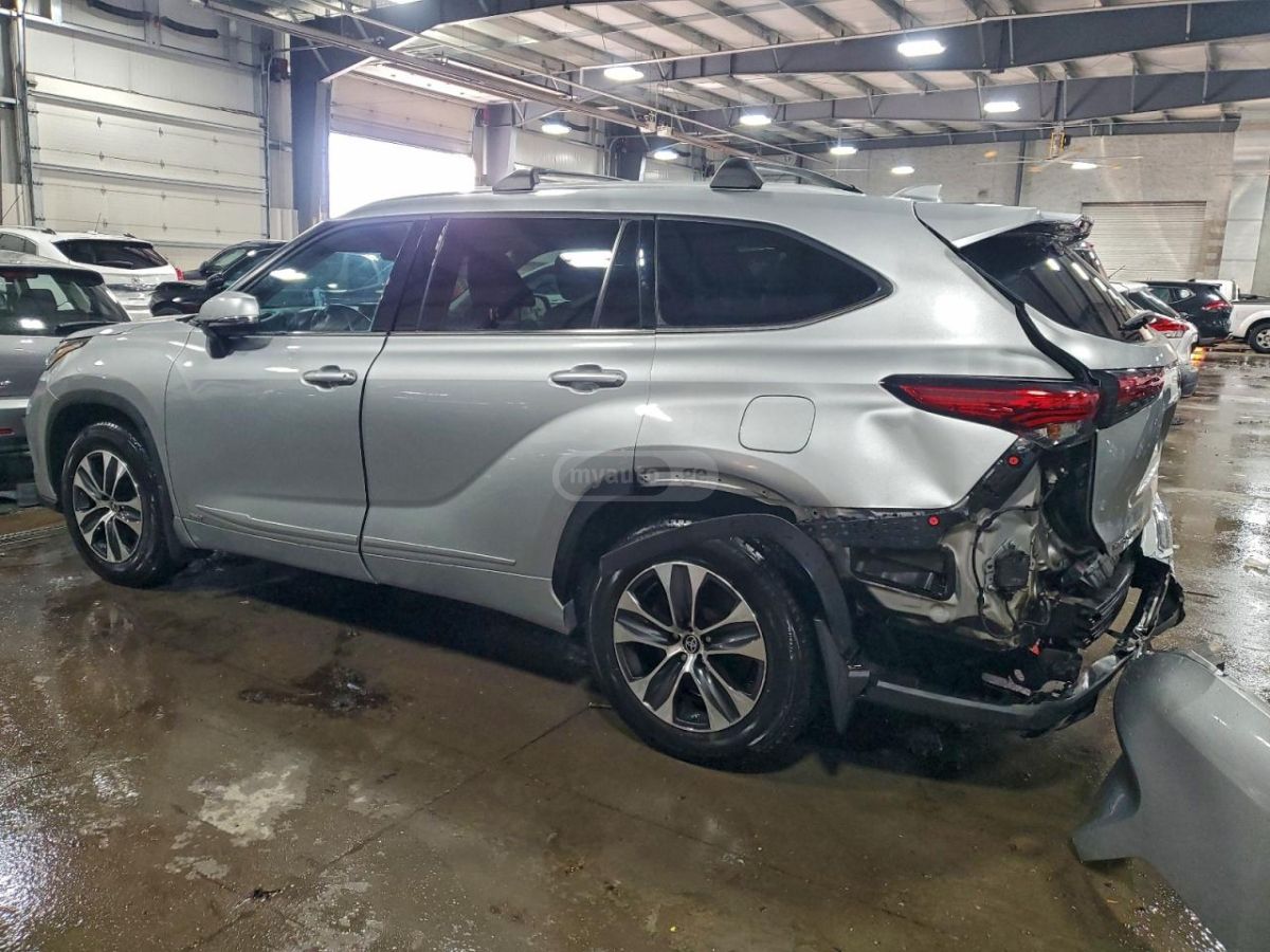 Toyota Highlander - фото 2