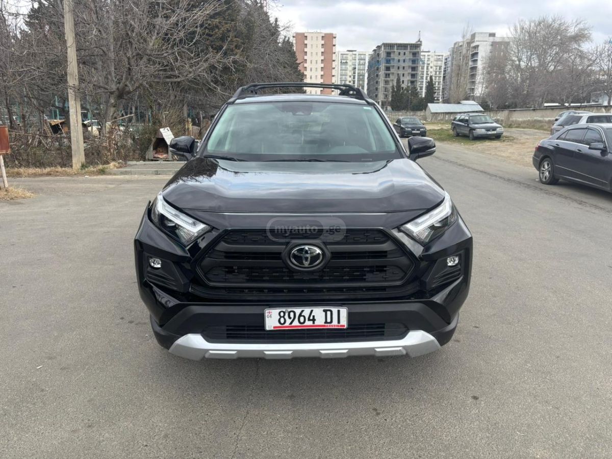 Toyota Adventure 4dr All Wheel Drive — миниатюра 1