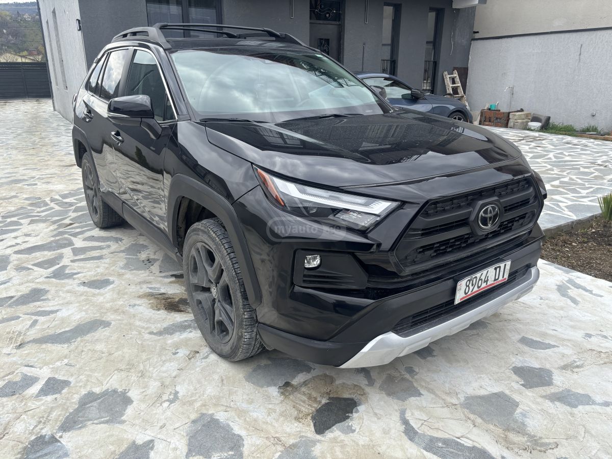 Toyota RAV 4 - фото 1