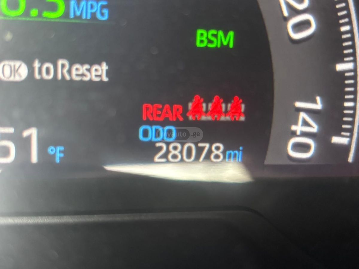 Toyota Adventure 4dr All Wheel Drive — миниатюра 11