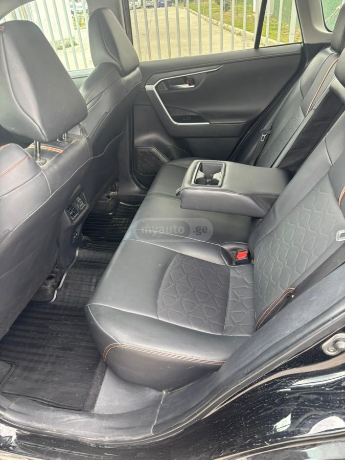 Toyota Adventure 4dr All Wheel Drive — миниатюра 5