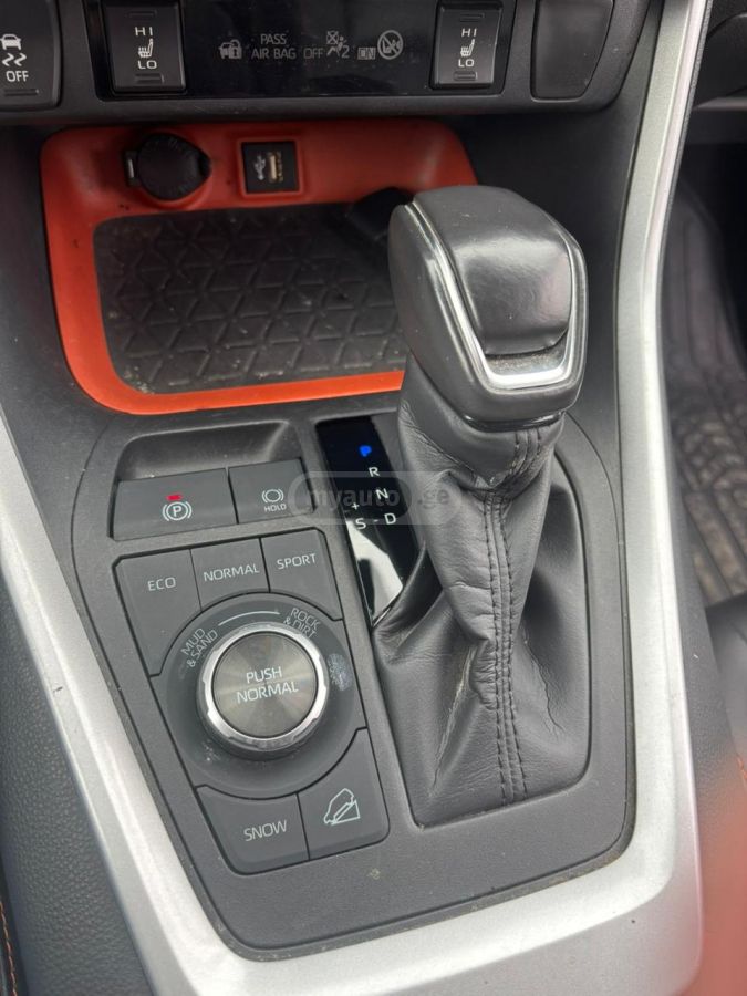 Toyota Adventure 4dr All Wheel Drive — миниатюра 7