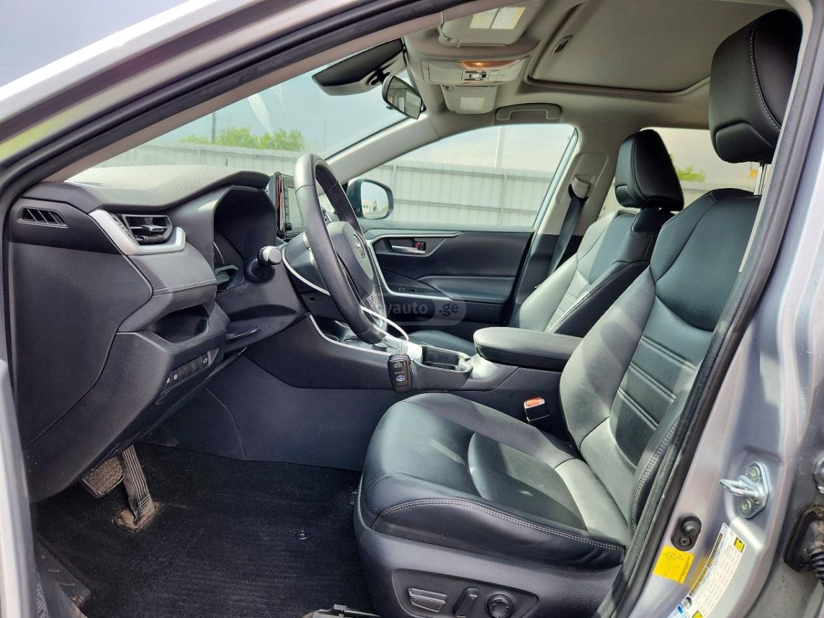 Toyota Rav 4 - фото 7
