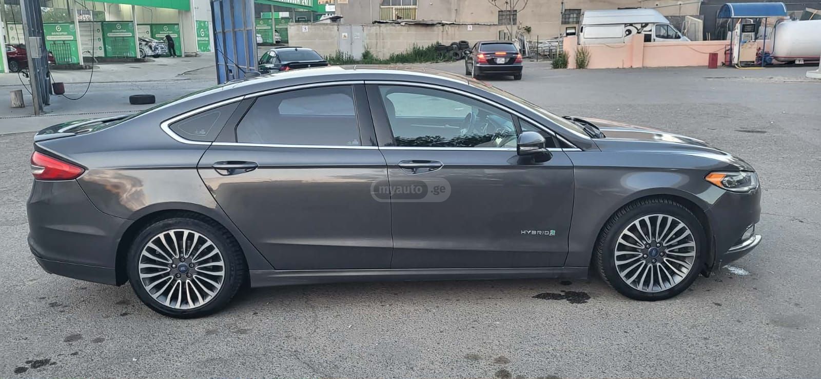 Ford Fusion - фото 1