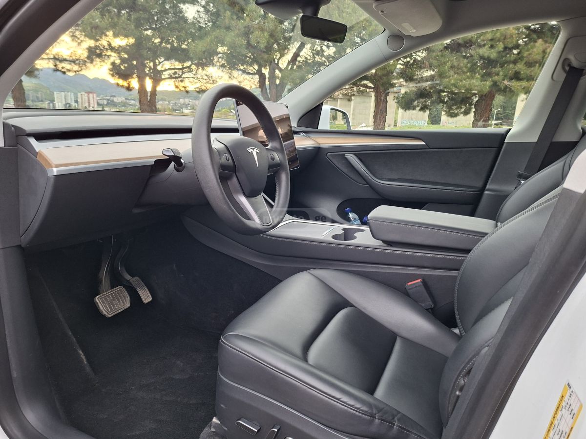 Tesla Model Y - фото 5