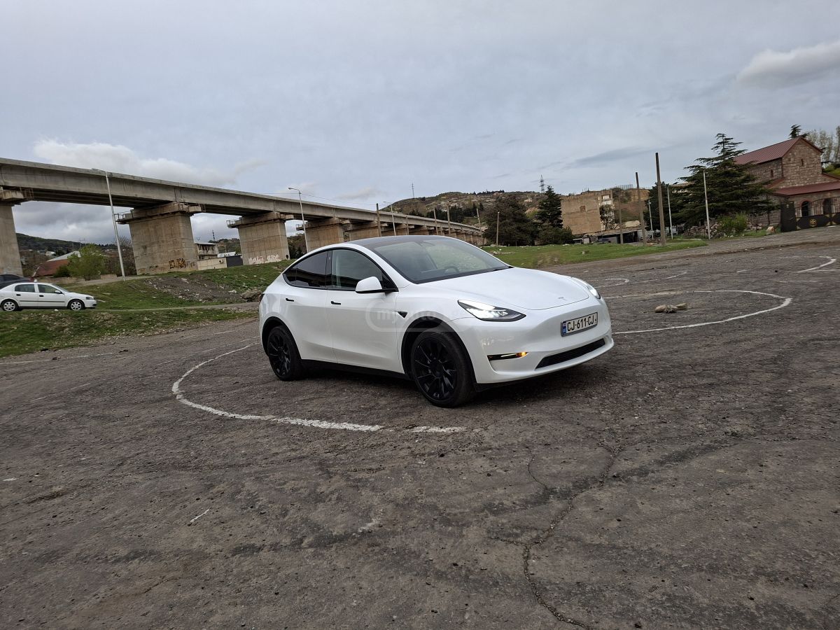 Tesla Model Y - фото 7