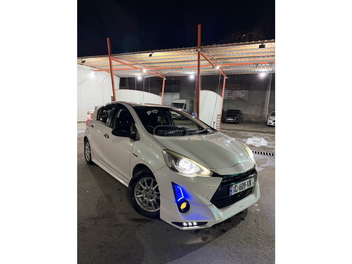 Toyota Aqua - фото 1