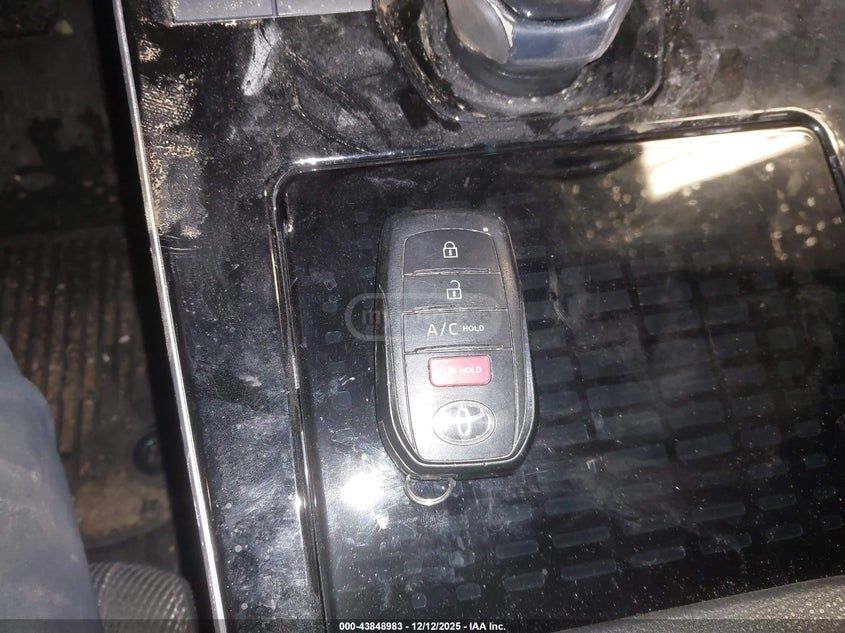 Toyota bZ4X XLE 4dr All-Wheel Drive Automa 2023 — миниатюра 10