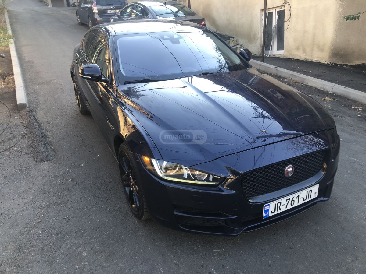 Jaguar XE - фото 1