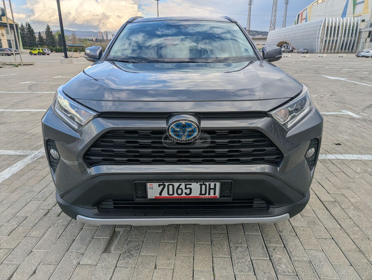Toyota RAV 4 - фото 1