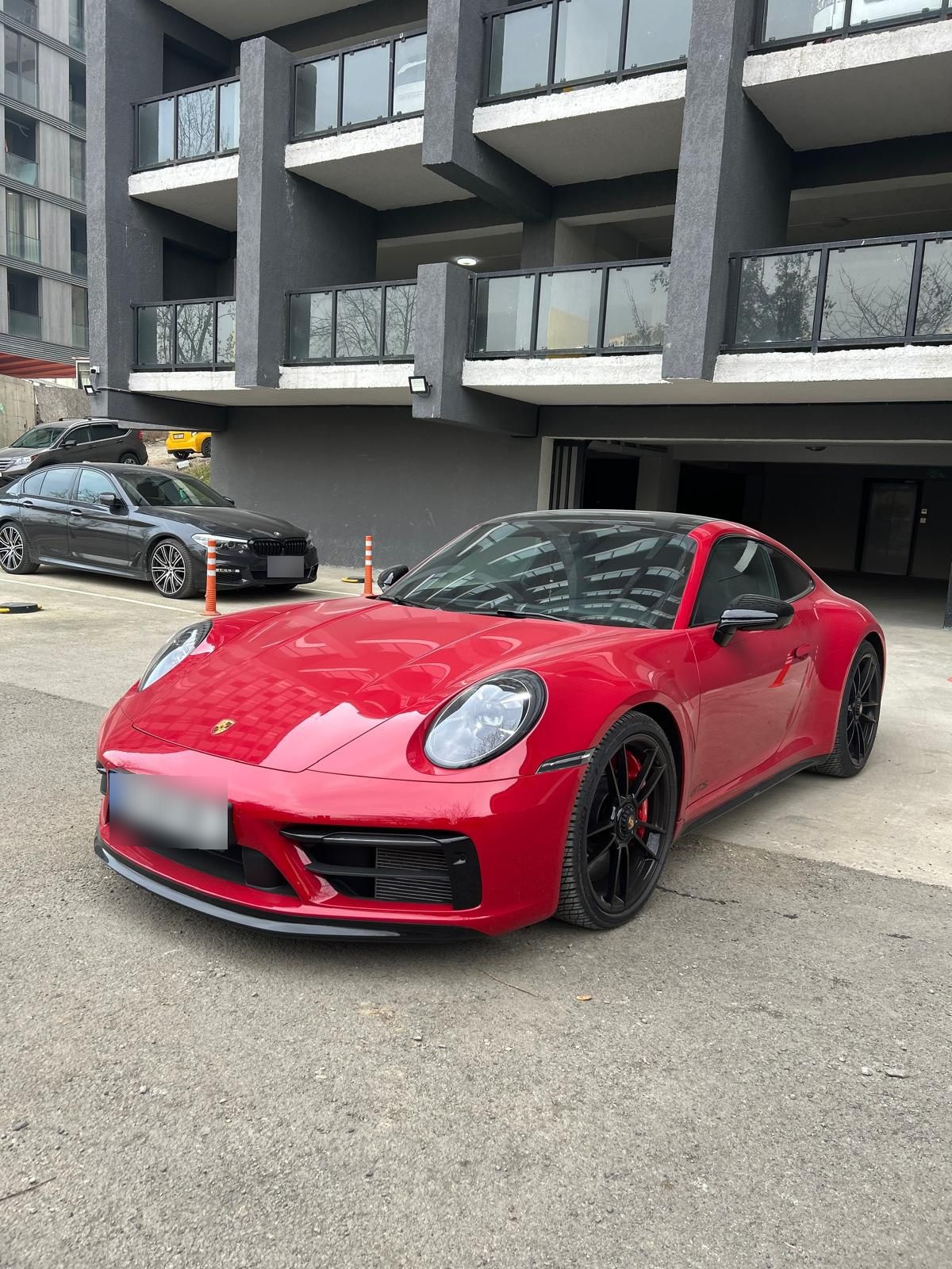Porsche Carrera 4 GTS Red edition — миниатюра 1