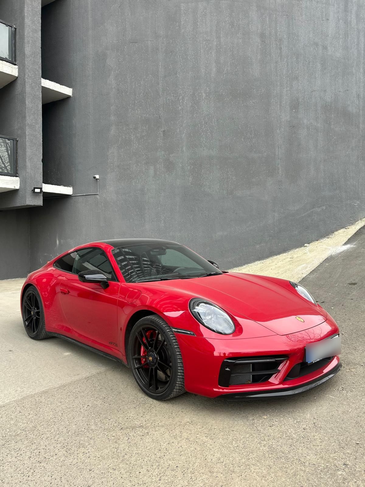 Porsche Carrera 4 GTS Red edition — миниатюра 2