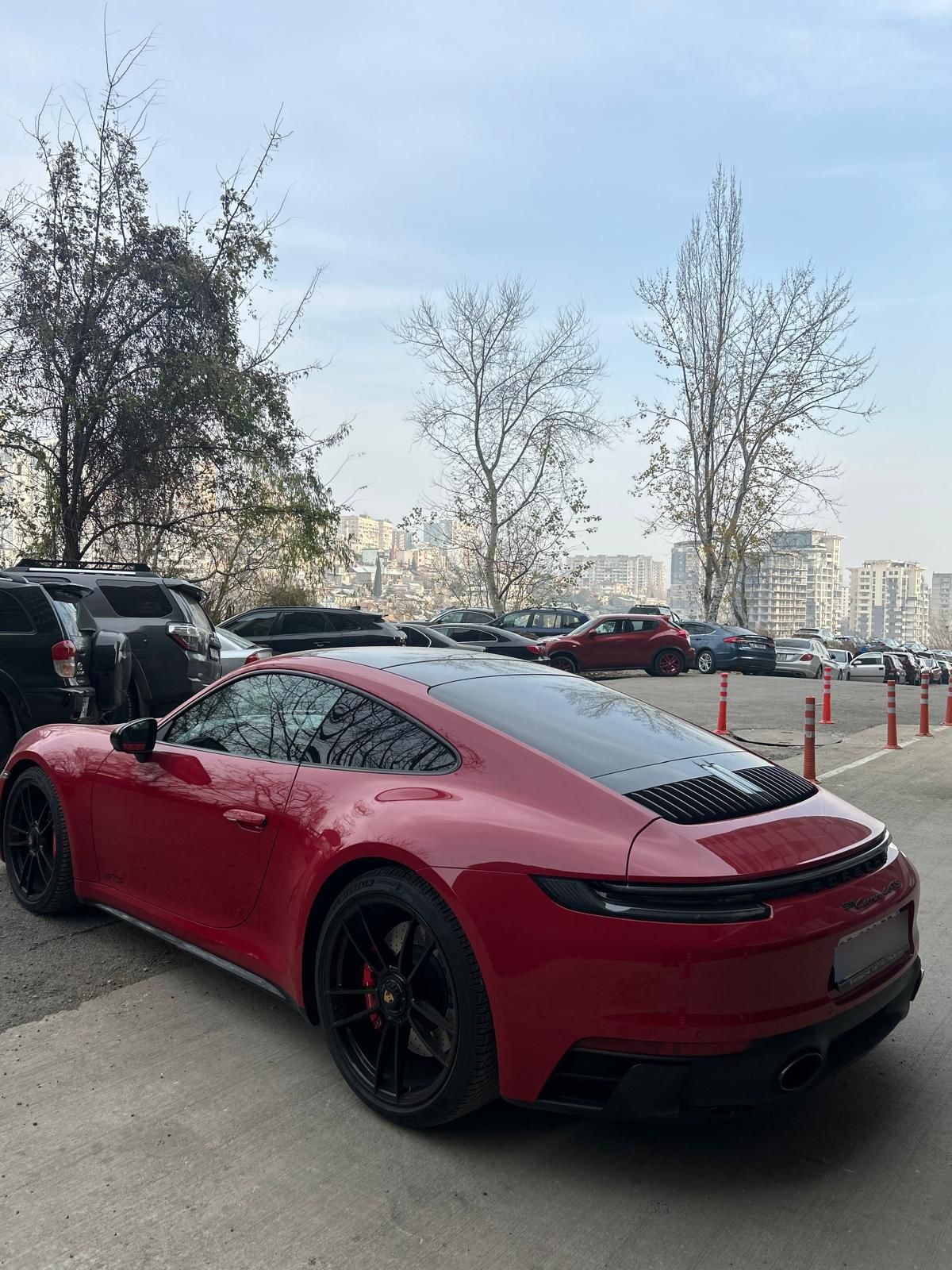 Porsche Carrera 4 GTS Red edition — миниатюра 5