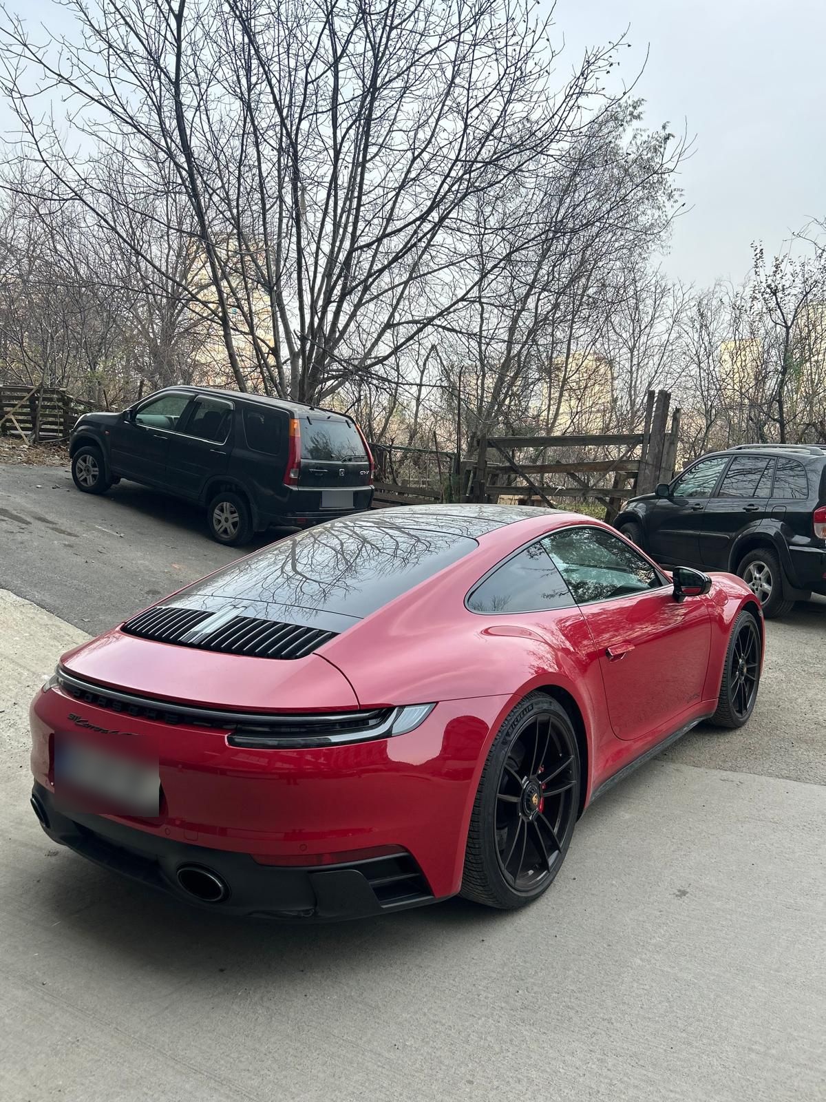 Porsche Carrera 4 GTS Red edition — миниатюра 6