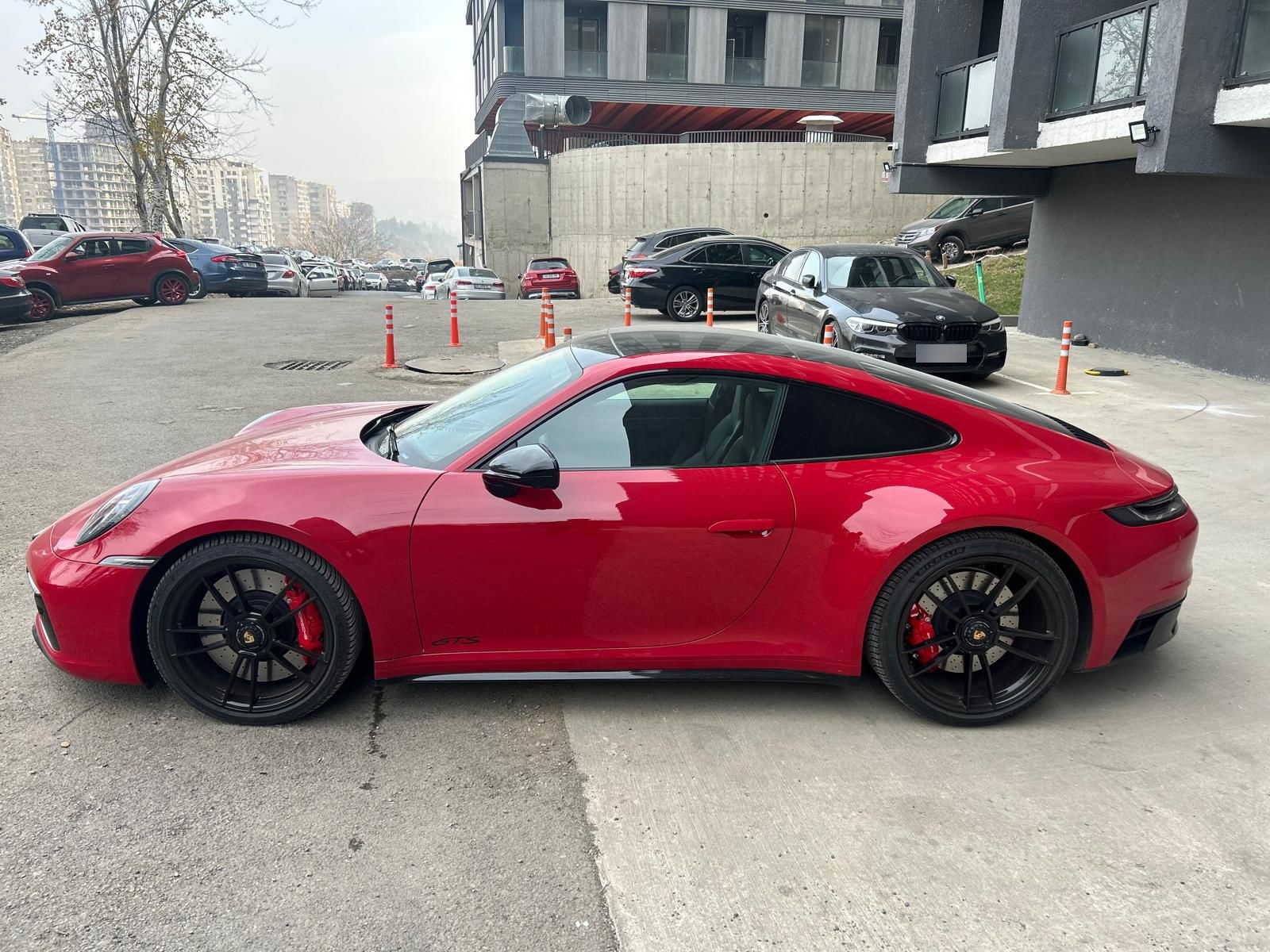 Porsche Carrera 4 GTS Red edition — миниатюра 7