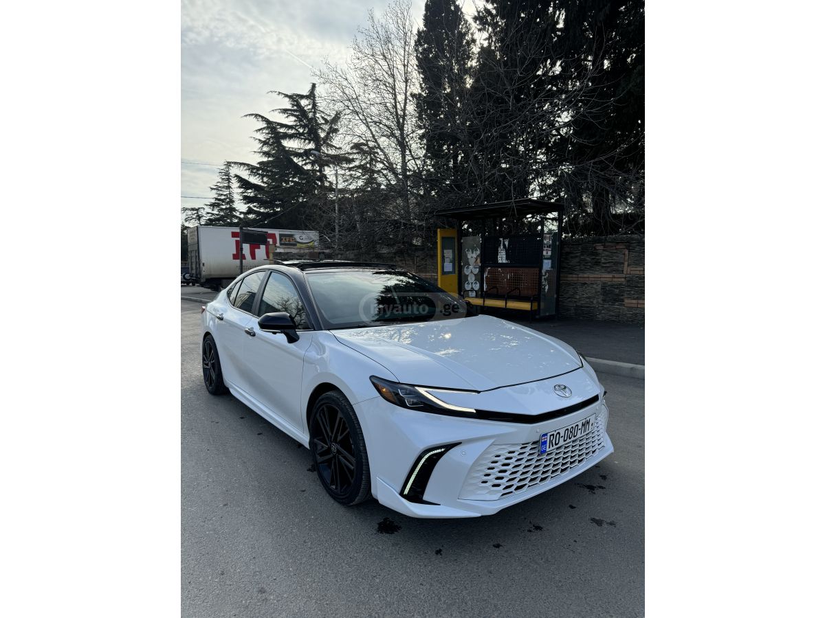 Toyota Camry - фото 2