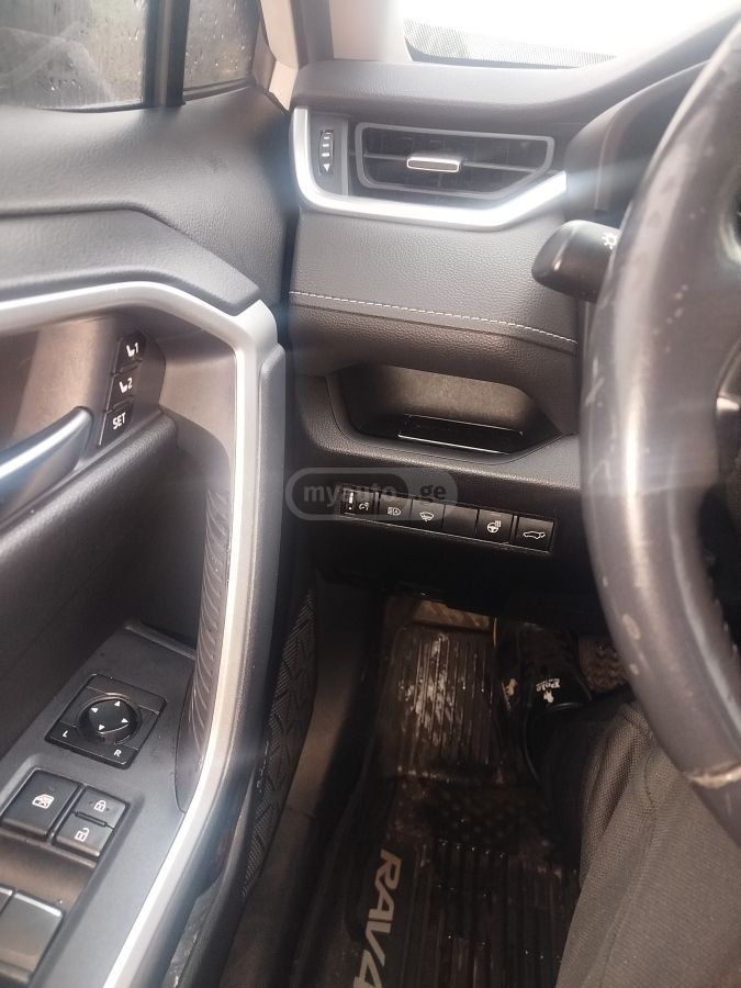 Toyota RAV 4 - фото 8