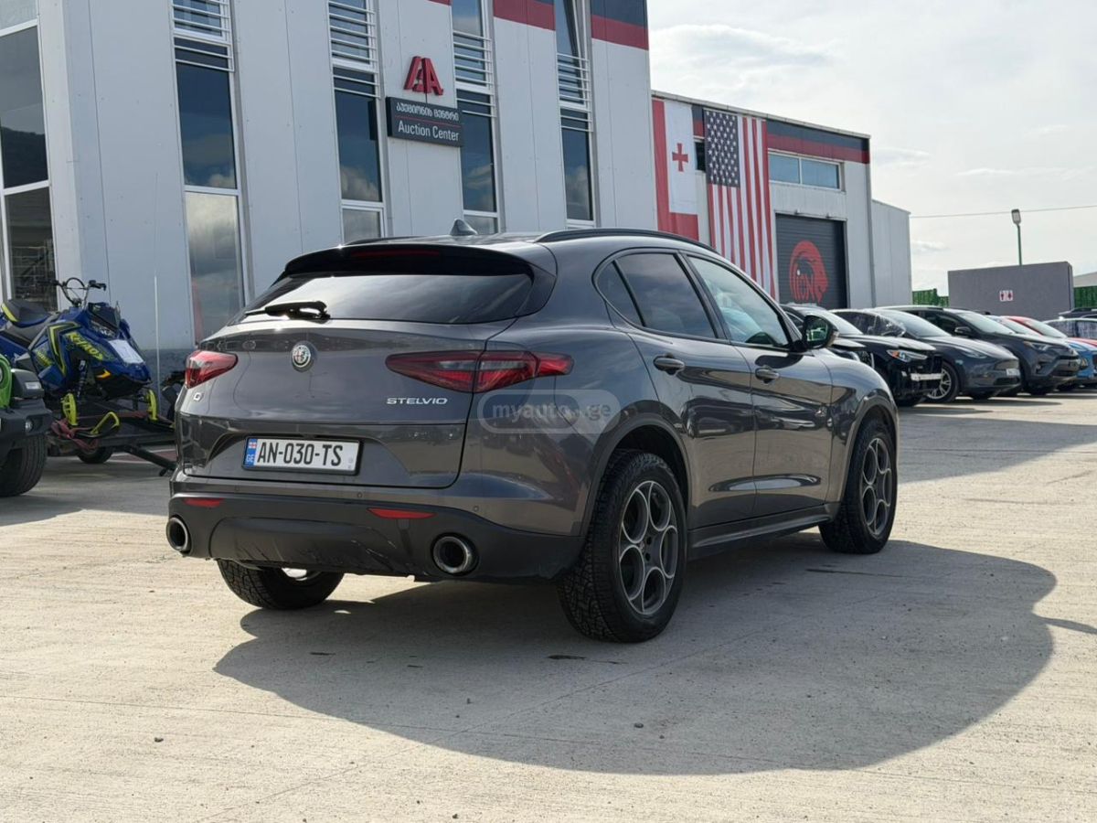 Alfa Romeo Stelvio - фото 3