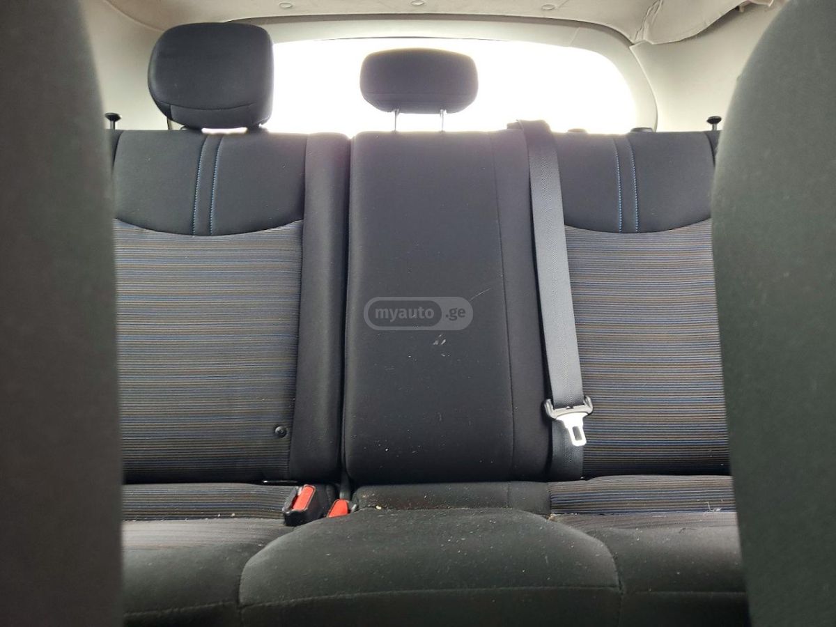 Nissan Leaf - фото 10
