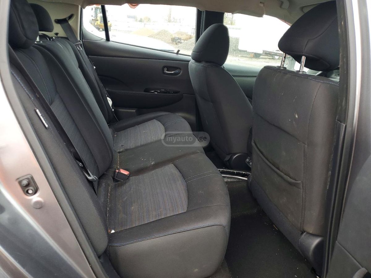 Nissan Leaf - фото 11