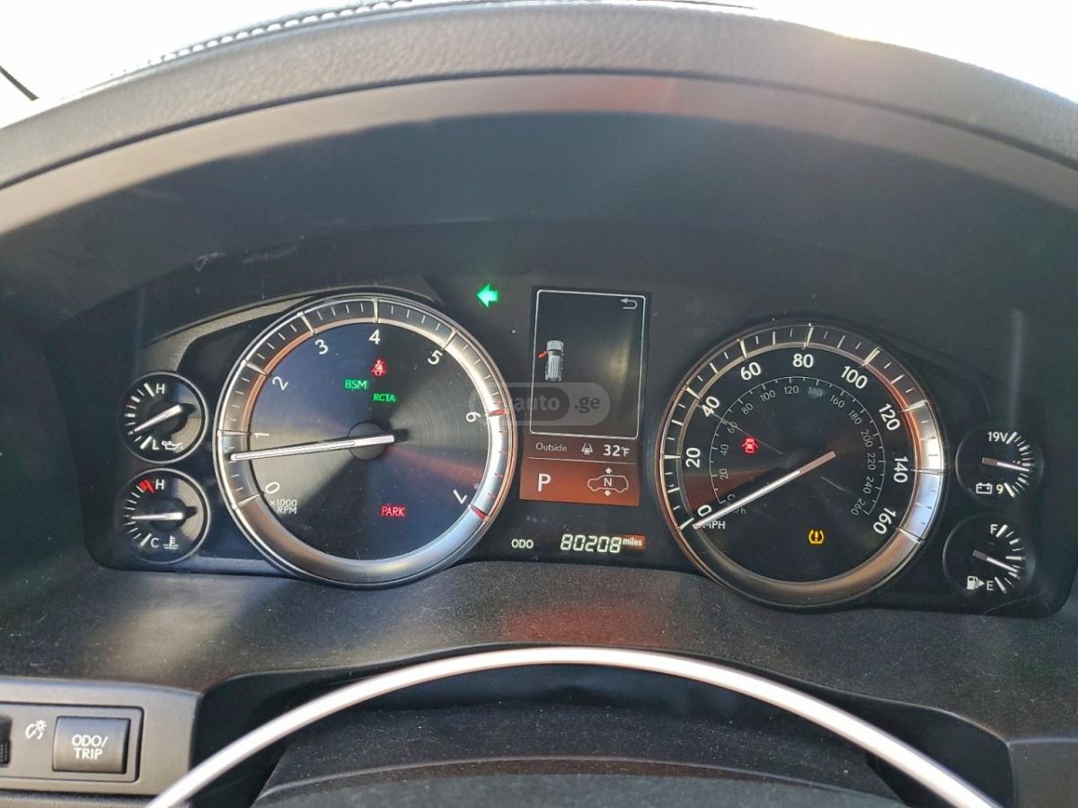 Lexus LX 570 - фото 10