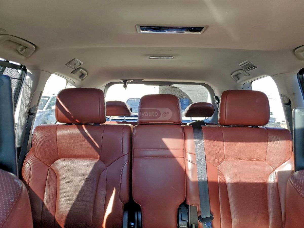 Lexus LX 570 - фото 11