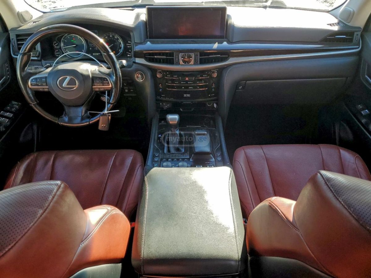 Lexus LX 570 - фото 9