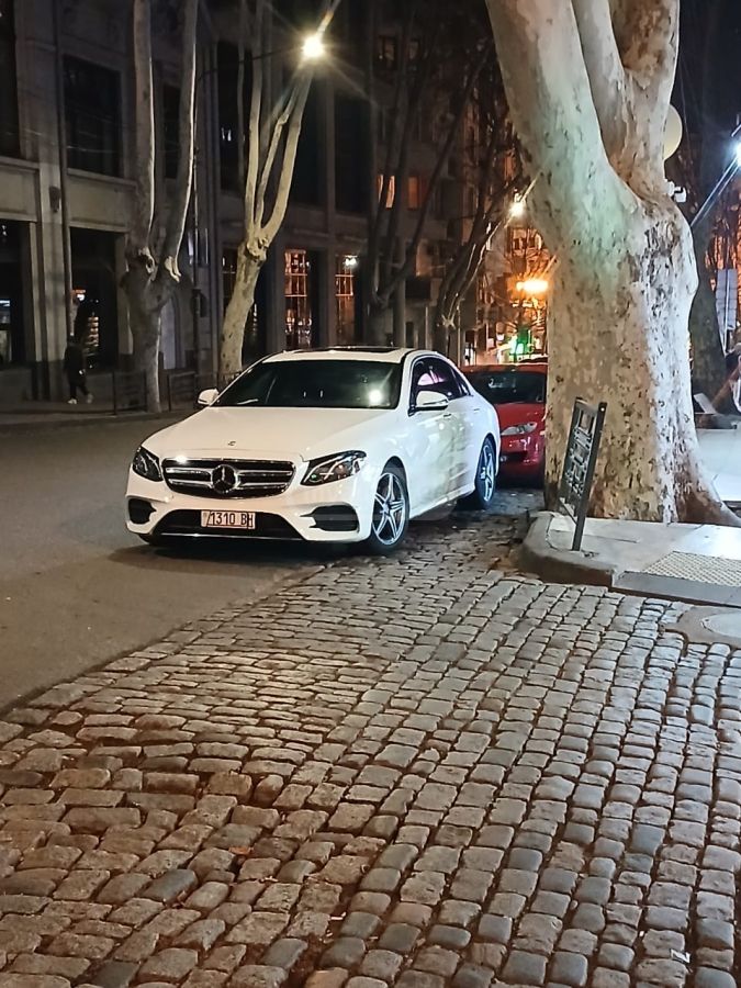 Mercedes-Benz E 300 - фото 1