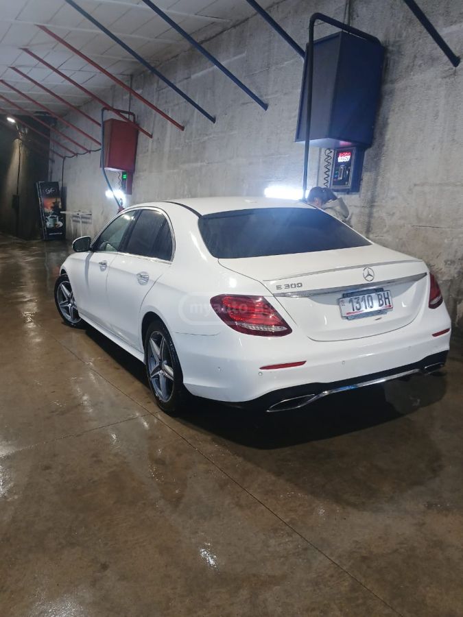 Mercedes-Benz E 300 - фото 2