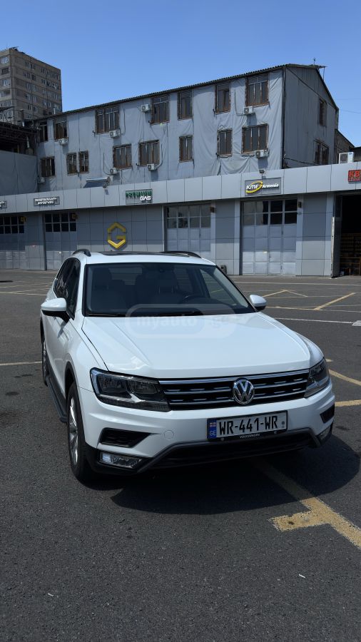 Volkswagen Tiguan - фото 1