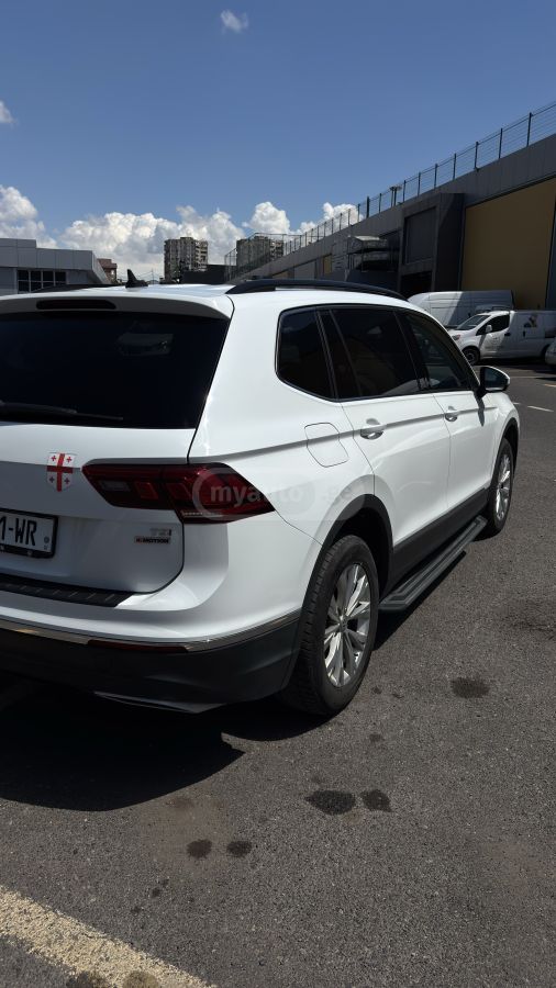 Volkswagen Tiguan - фото 3