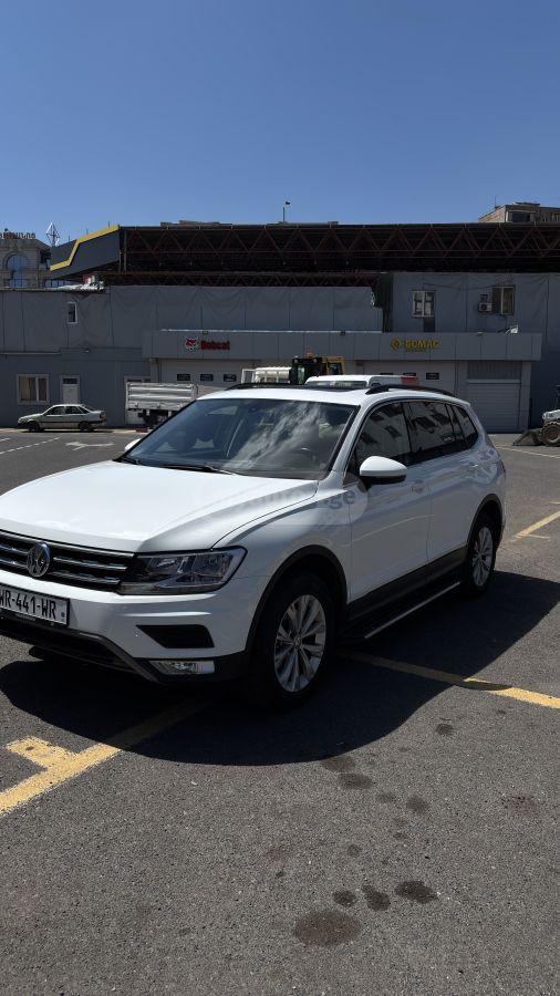 Volkswagen Tiguan - фото 4