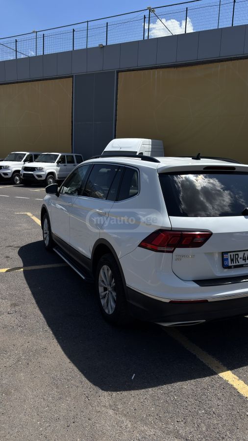 Volkswagen Tiguan - фото 5