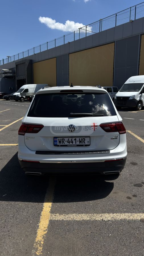 Volkswagen Tiguan - фото 6