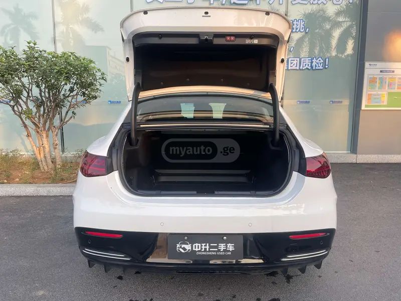 Mercedes-Benz EQE 2025 — миниатюра 9