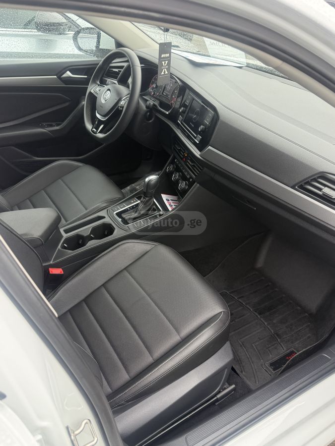 Volkswagen Jetta - фото 4